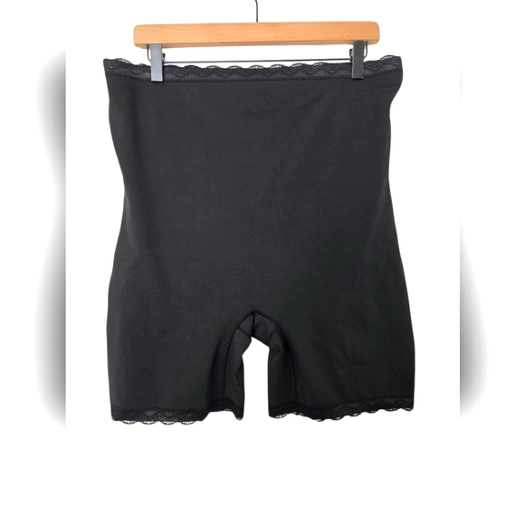 Under Where? Luxury Collection Black Women's Shaper Shorts Size 3x - Picture 1 of 3